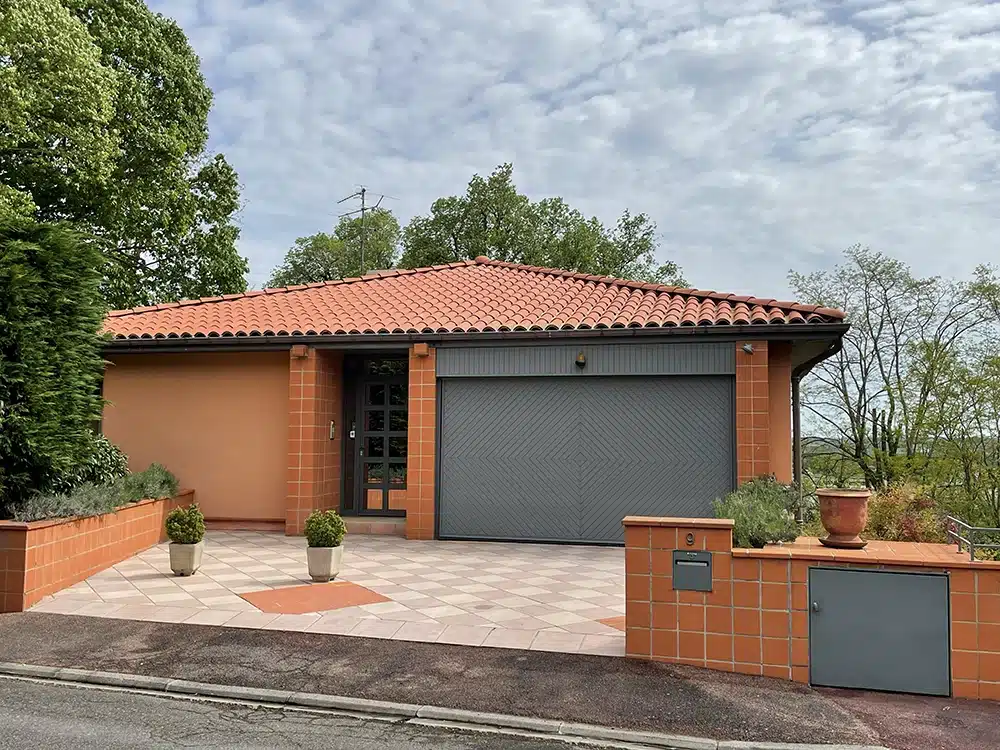 Atout Couverture Rénovation de cette toiture en tuiles Canal à Auzeville, Tolosane