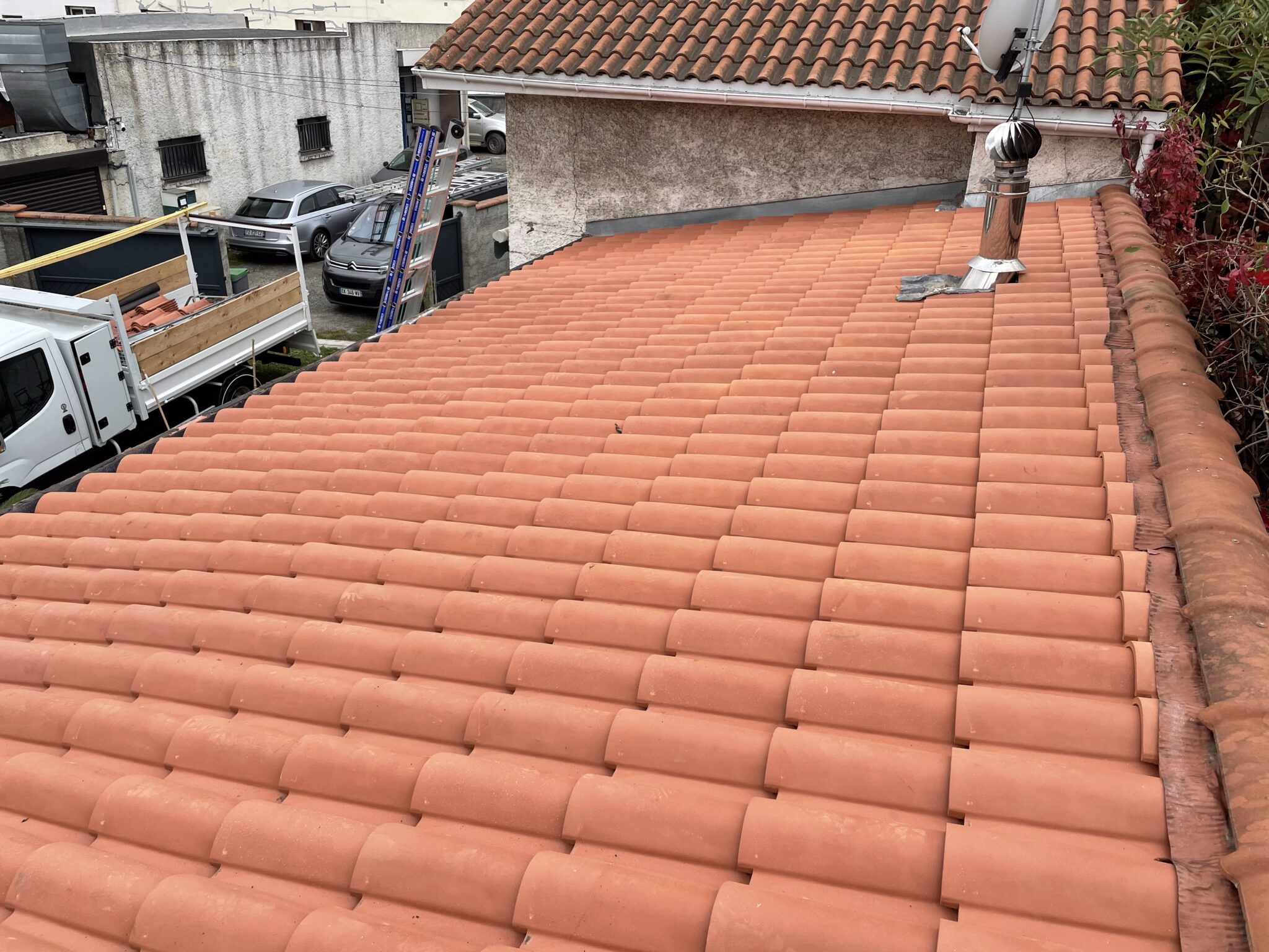 Travaux de rénovation de toiture réalisés par un artisan couvreur en Haute-Garonne