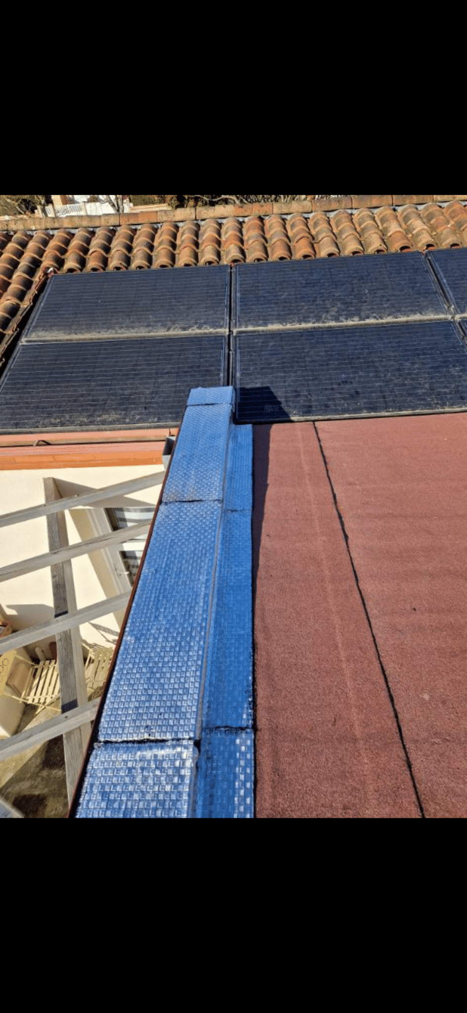 Acrotère de toit terrasse rénové avec étanchéité et isolation.